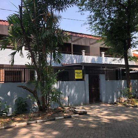 Oyo 90482 Rumah Oma Syariah Kupang  Extérieur photo
