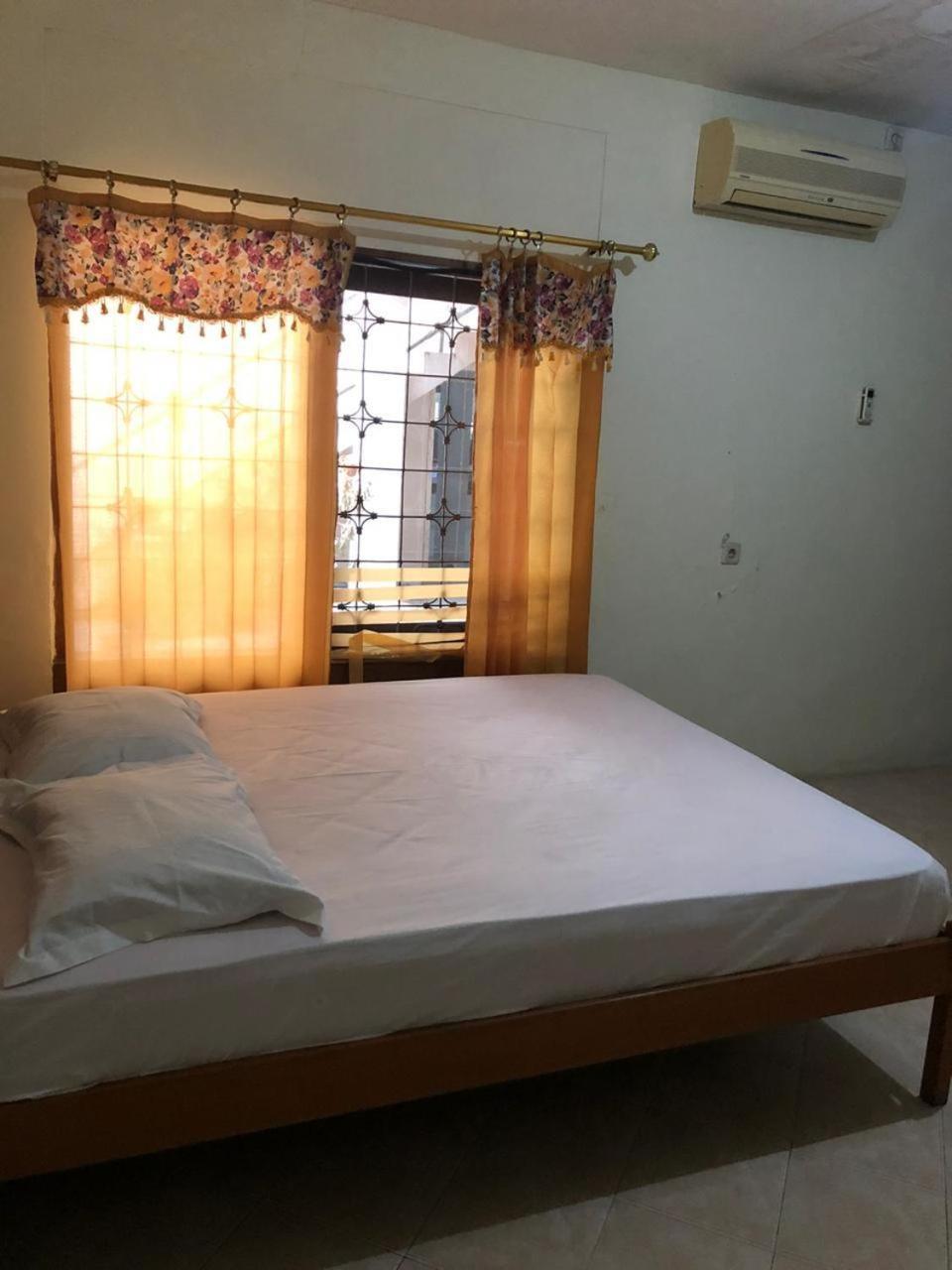 Oyo 90482 Rumah Oma Syariah Kupang  Extérieur photo